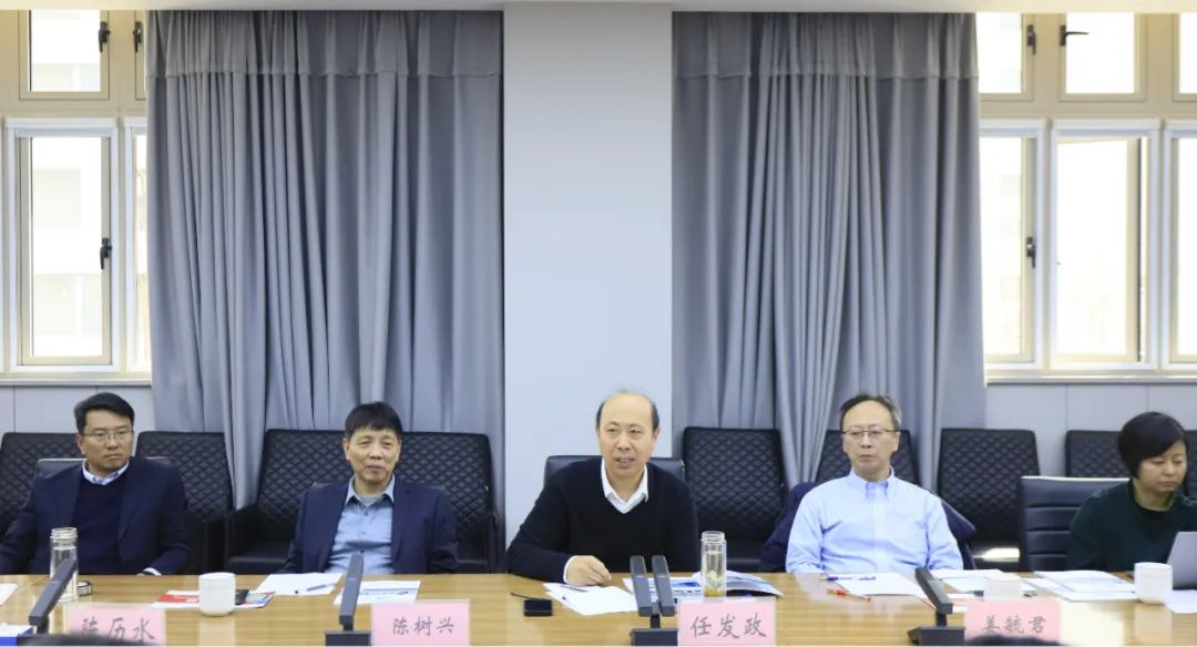 花花牛乳業(yè)集團(tuán)黨委書記、董事長(zhǎng)唐洪峰一行赴中原食品實(shí)驗(yàn)室同中國工程院院士、中原食品實(shí)驗(yàn)室主任任發(fā)政座談交流