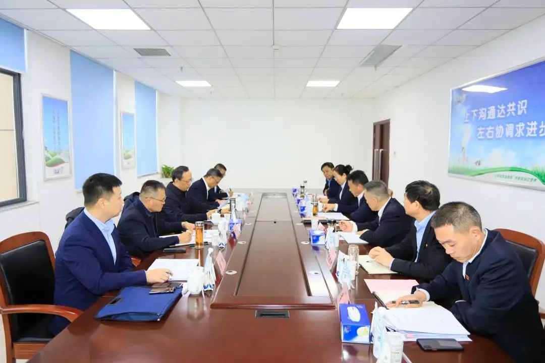 省政府國資委黨委書記、主任李濤一行到花花牛乳業(yè)集團(tuán)調(diào)研