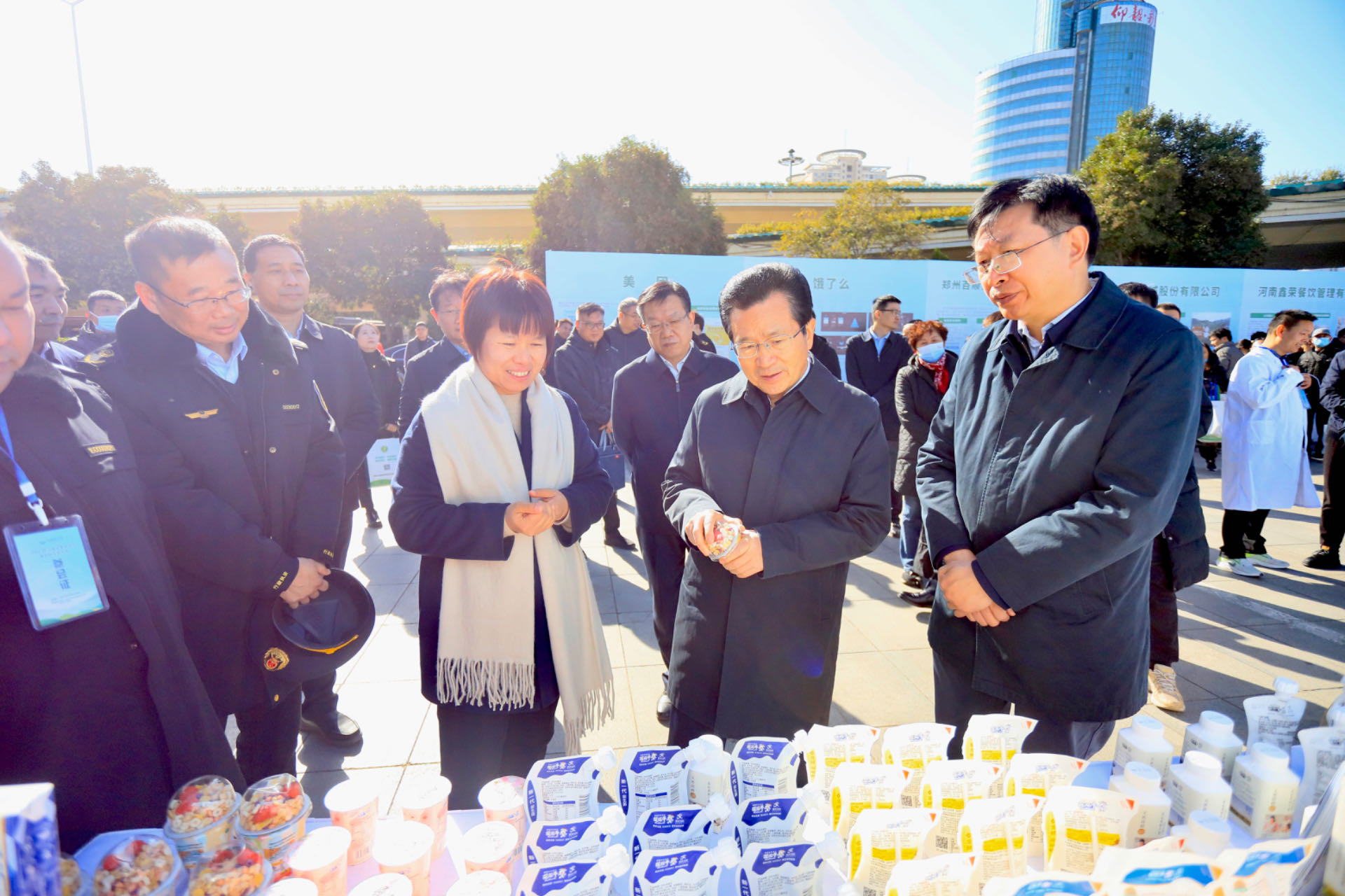 花花牛丨落實食品生產(chǎn)加工企業(yè)質(zhì)量安全主體責(zé)任，助力人民群眾生活更美好——2023年河南省暨鄭州食品安全宣傳周啟動儀式隆重舉行