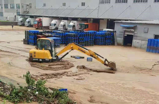 微光匯聚、風(fēng)雨同舟，我們一起扛！