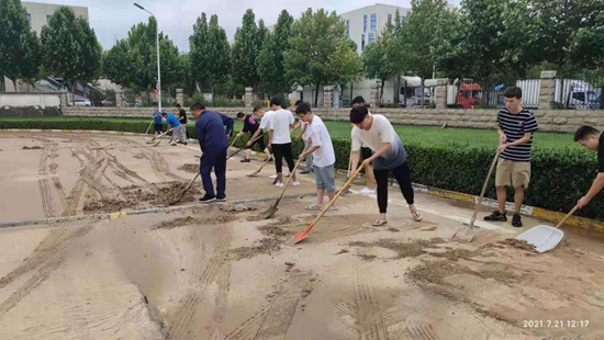 微光匯聚、風(fēng)雨同舟，我們一起扛！