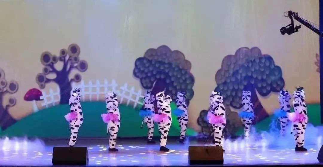 “贏在2019”，花花牛乳業(yè)集團(tuán)2019年新春晚會(huì)盛大開幕