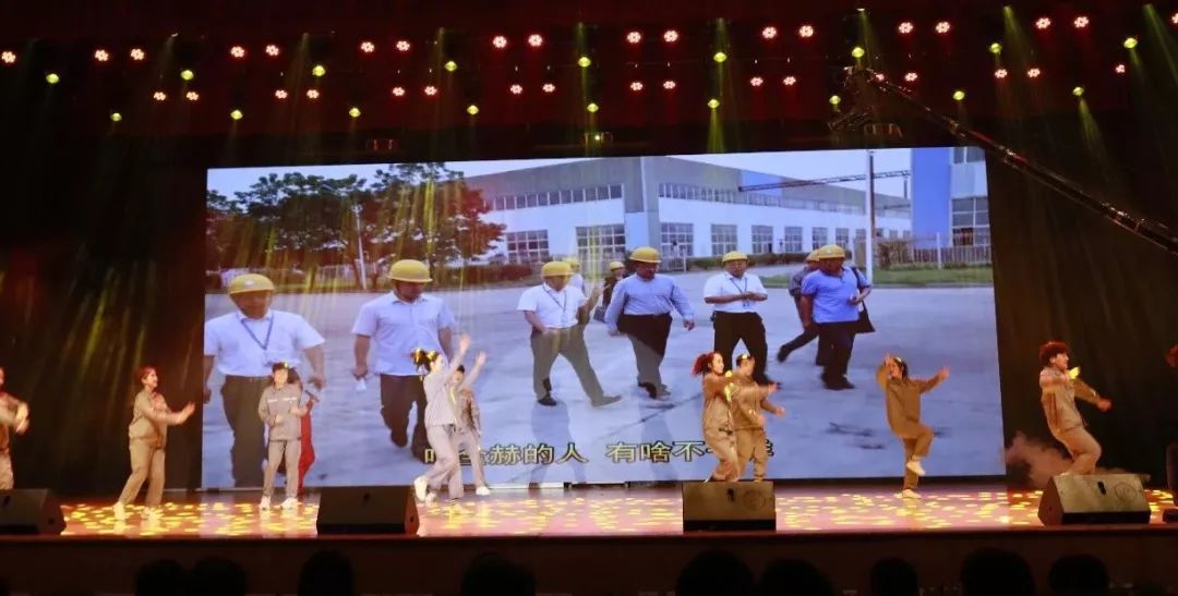 “贏在2019”，花花牛乳業(yè)集團(tuán)2019年新春晚會(huì)盛大開幕