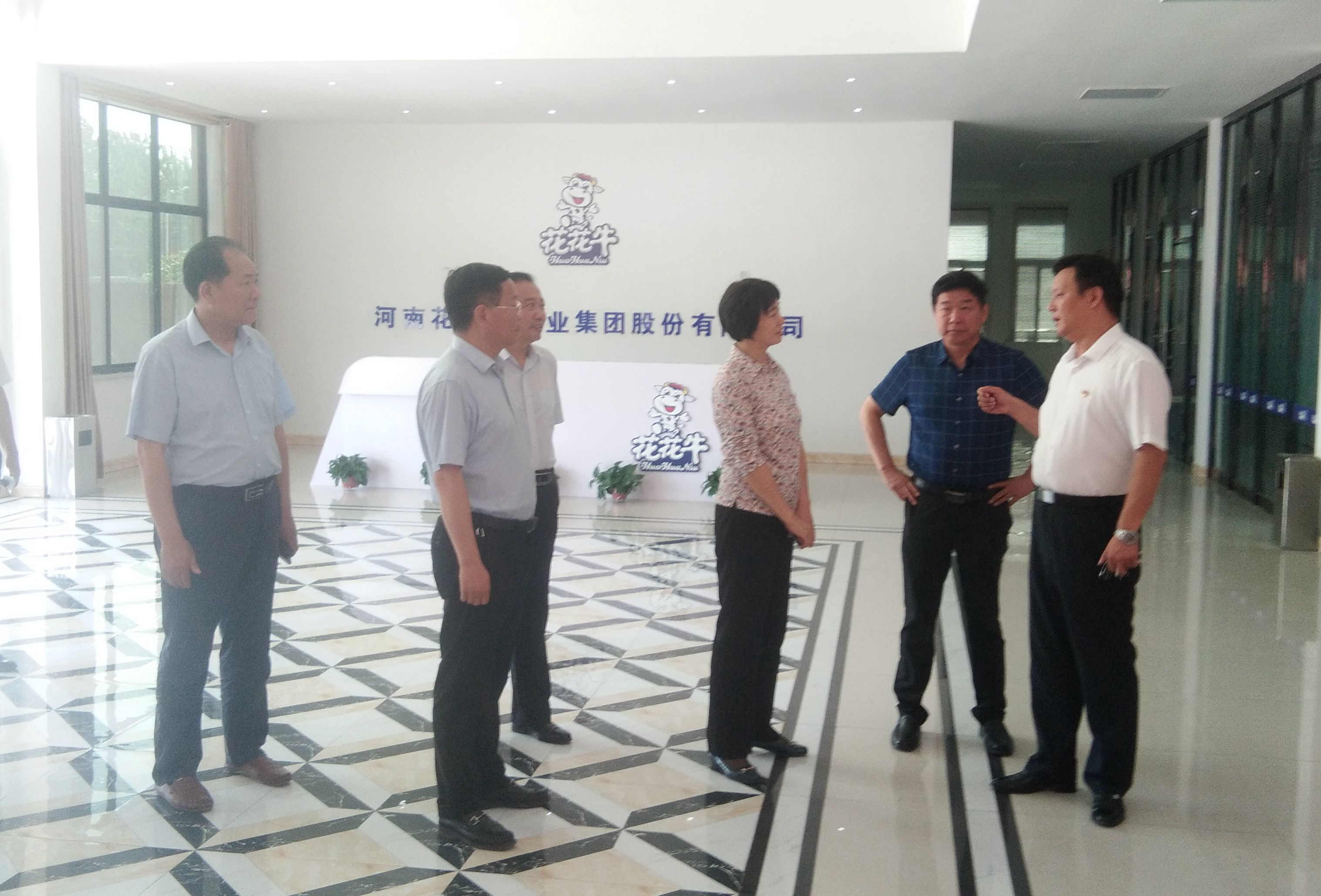 駐馬店市委常委、統(tǒng)戰(zhàn)部長姚新文 蒞臨花花牛乳業(yè)集團總部調(diào)研