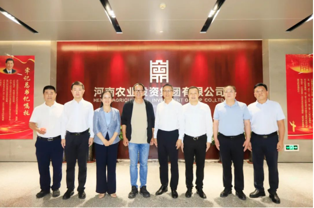 東方甄選俞敏洪先生到訪河南農(nóng)投集團(tuán)，品嘗花花牛產(chǎn)品并給予高度評(píng)價(jià)